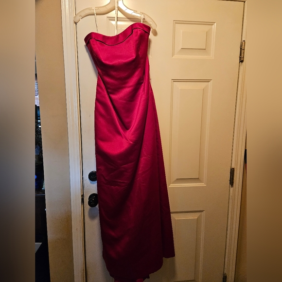 Beautiful Formal Dress - Picture 1 of 6